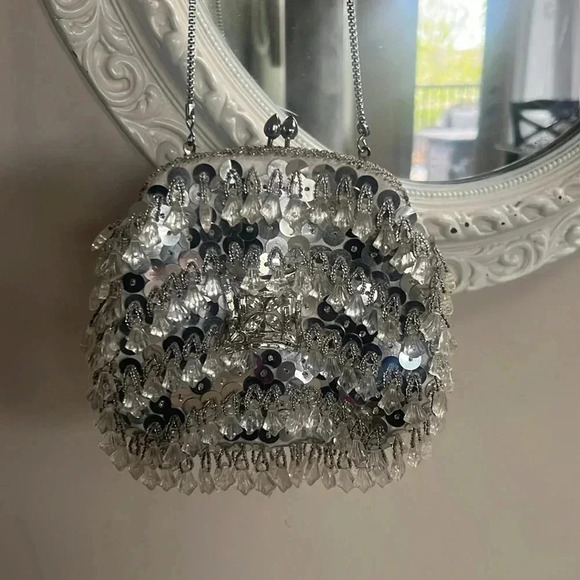 Vintage Evening Bag with Sequins, Beads & and  Vintage Brooch - Picture 3 of 10